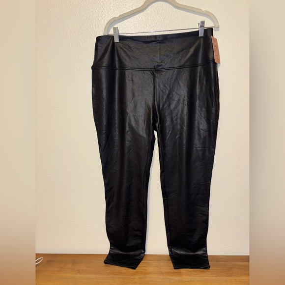 Quince Metallic Black Leggings - Picture 3 of 7